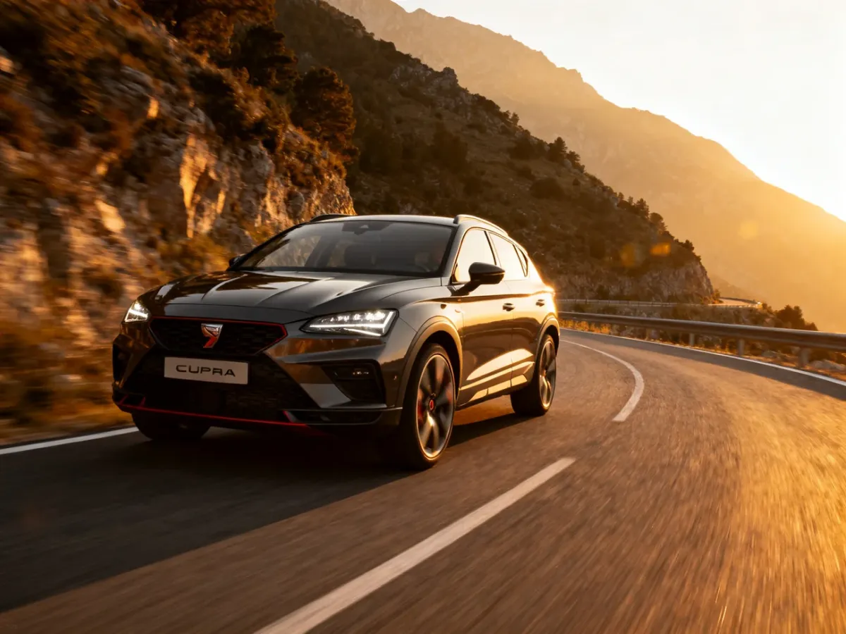 Sportowa Cupra Formentor VZ na krętej górskiej drodze