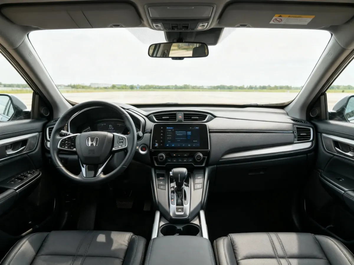 Deska rozdzielcza i wnętrze Suzuki Swift 2024